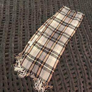 NWT woman’s scarf